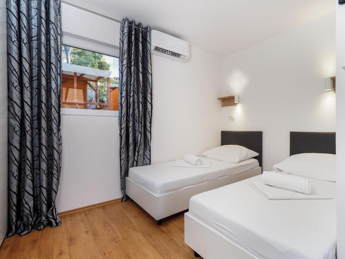 Mediteran Travel Mobile Homes Trogir - Ciovo Arbanija エクステリア 写真